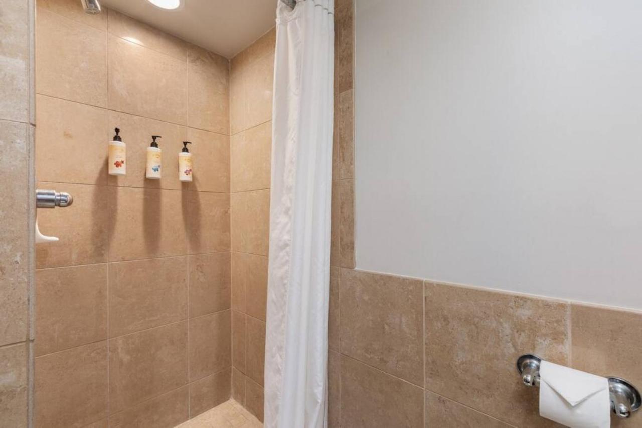 Incredible Location Free Parking In Waikiki Villa Honolulu Exterior photo